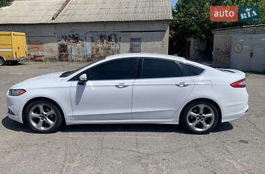 Седан Ford Fusion 2015 в 