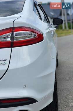 Седан Ford Fusion 2014 в 