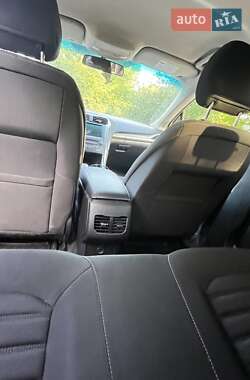 Седан Ford Fusion 2017 в 