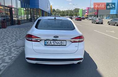 Седан Ford Fusion 2016 в 