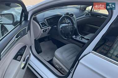 Седан Ford Fusion 2016 в 