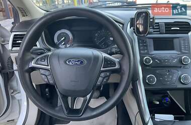 Седан Ford Fusion 2016 в 