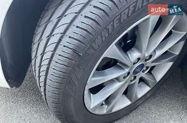 Седан Ford Fusion 2016 в 