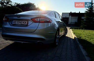 Седан Ford Fusion 2015 в 