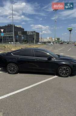 Седан Ford Fusion 2012 в 