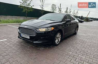Седан Ford Fusion 2015 в 