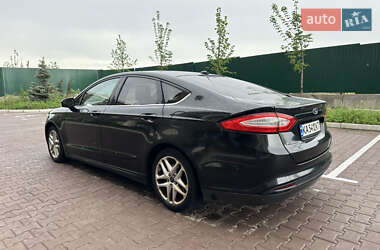 Седан Ford Fusion 2015 в 