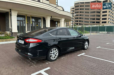 Седан Ford Fusion 2015 в 