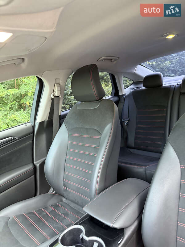 Седан Ford Fusion 2015 в Дніпрі