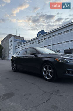 Седан Ford Fusion 2015 в 