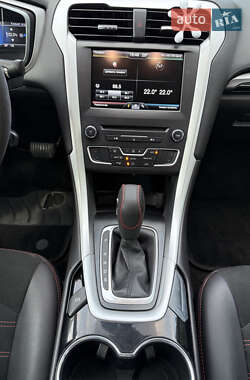 Седан Ford Fusion 2015 в 