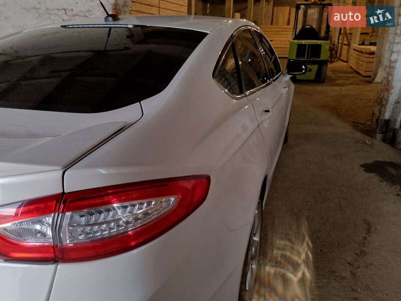Седан Ford Fusion 2015 в Коростені