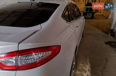 Седан Ford Fusion 2015 в 