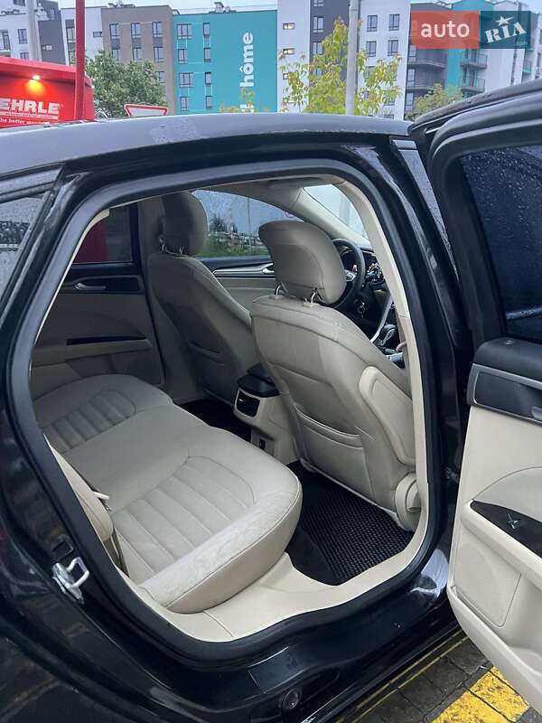 Седан Ford Fusion 2012 в Львові
