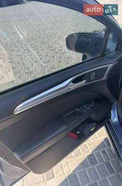 Седан Ford Fusion 2019 в 