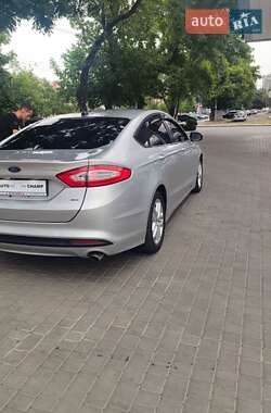 Седан Ford Fusion 2015 в 
