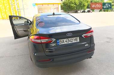 Седан Ford Fusion 2019 в 