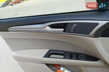 Седан Ford Fusion 2019 в 