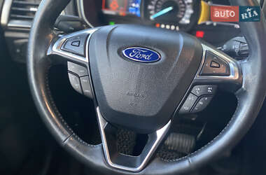 Седан Ford Fusion 2017 в 