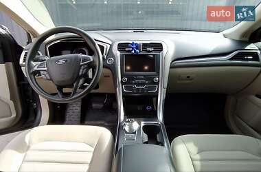 Седан Ford Fusion 2018 в 