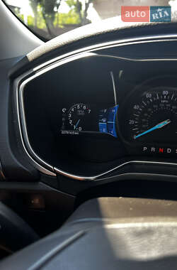 Седан Ford Fusion 2014 в 