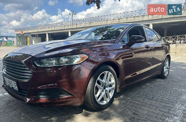 Седан Ford Fusion 2016 в 