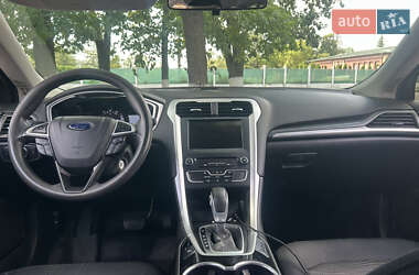Седан Ford Fusion 2016 в 