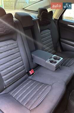 Седан Ford Fusion 2015 в 