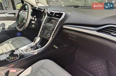 Седан Ford Fusion 2015 в 