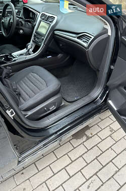 Седан Ford Fusion 2015 в 