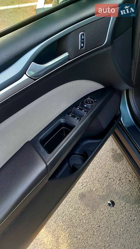 Седан Ford Fusion 2014 в Одесі