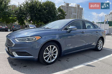 Седан Ford Fusion 2017 в 