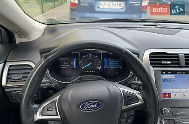 Седан Ford Fusion 2017 в 