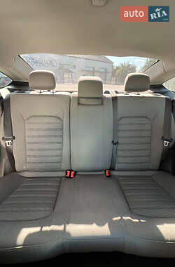 Седан Ford Fusion 2015 в 
