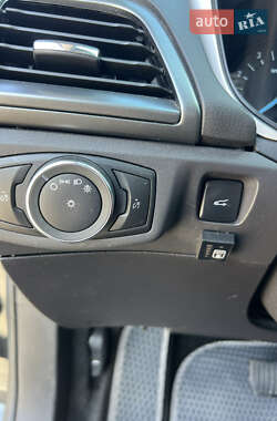Седан Ford Fusion 2015 в 
