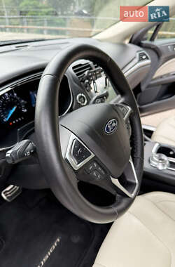 Седан Ford Fusion 2016 в 