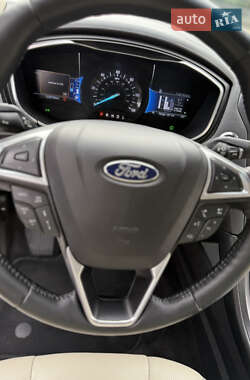 Седан Ford Fusion 2016 в 