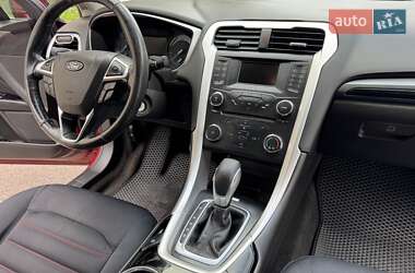 Седан Ford Fusion 2015 в 