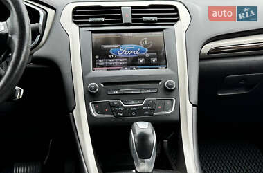 Седан Ford Fusion 2015 в 