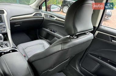 Седан Ford Fusion 2015 в 