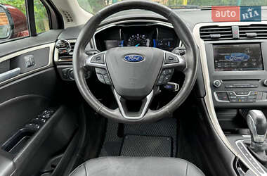 Седан Ford Fusion 2015 в 