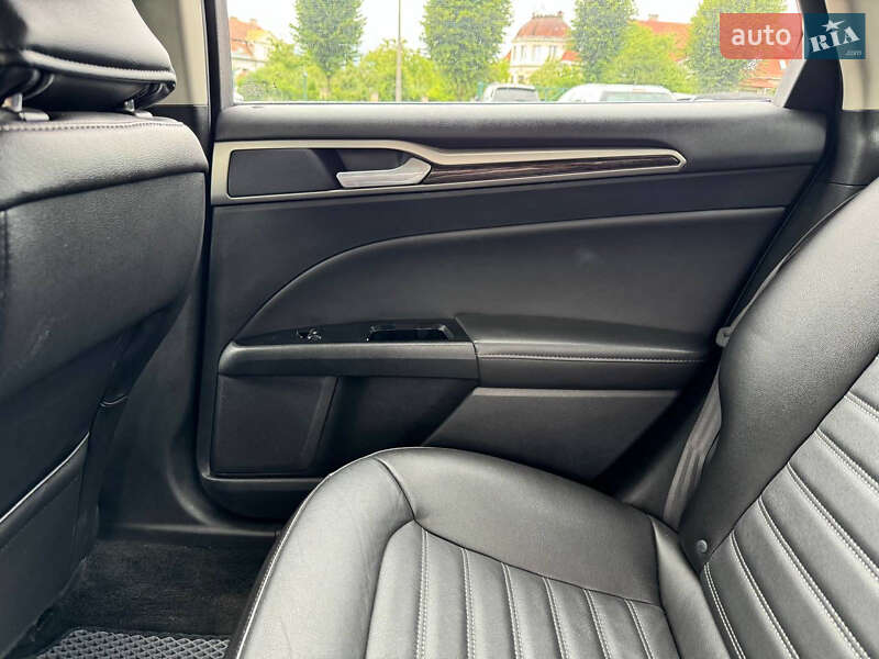 Седан Ford Fusion 2015 в Дрогобичі