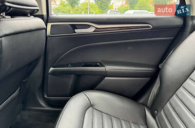 Седан Ford Fusion 2015 в 