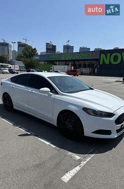Седан Ford Fusion 2015 в 