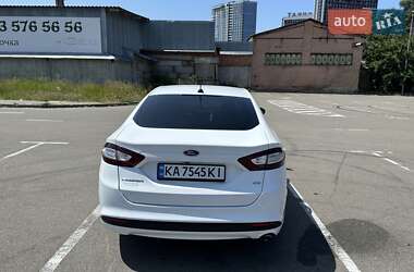 Седан Ford Fusion 2015 в 