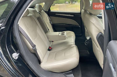 Седан Ford Fusion 2016 в 