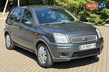 Хэтчбек Ford Fusion 2003 в 