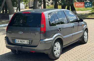 Хэтчбек Ford Fusion 2003 в 