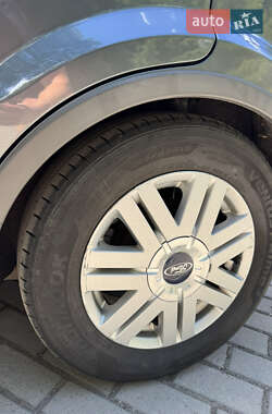 Хэтчбек Ford Fusion 2003 в 