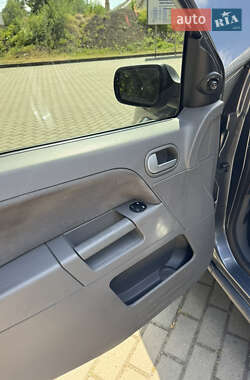Хэтчбек Ford Fusion 2003 в 